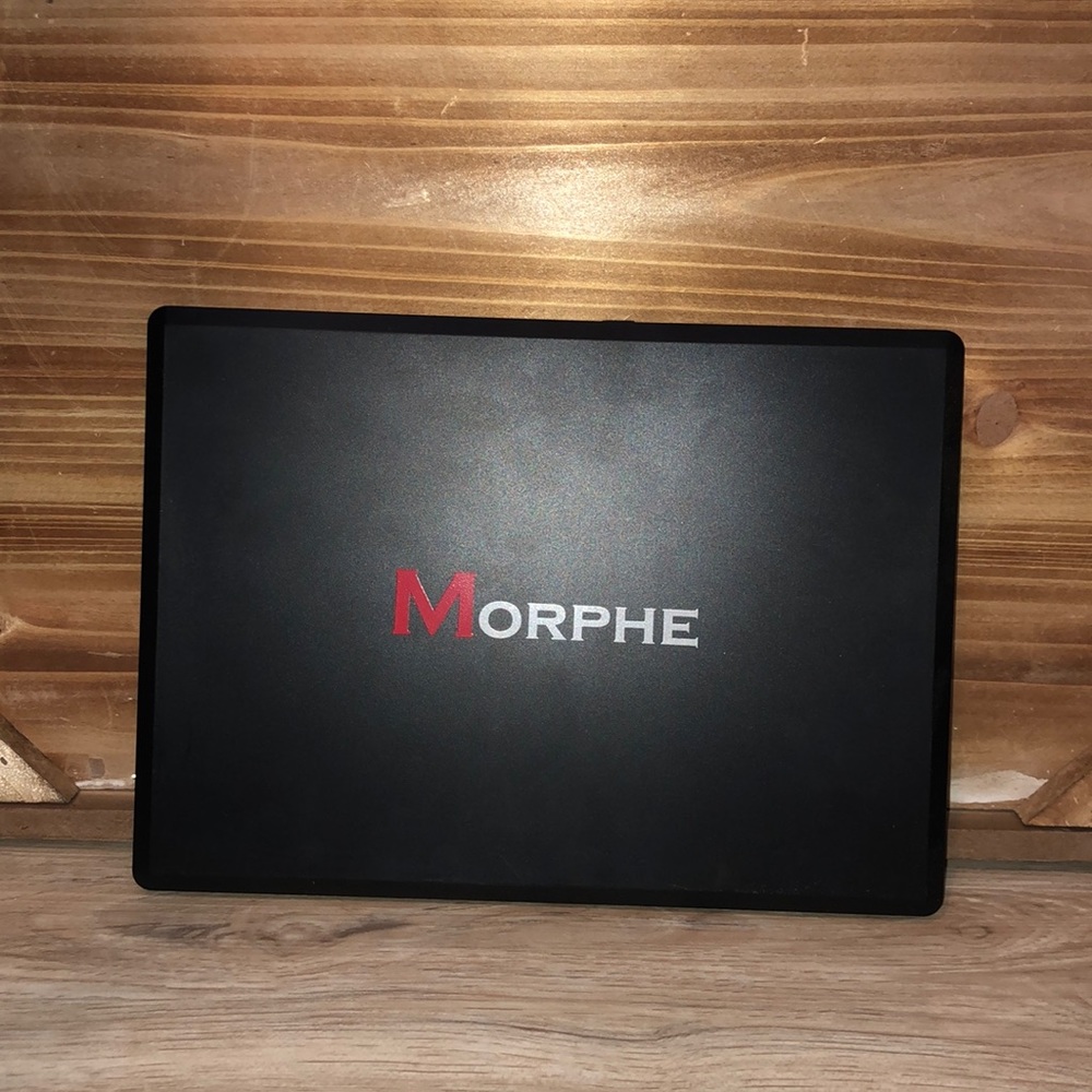 Morphe 35O eye shadow pallet.
